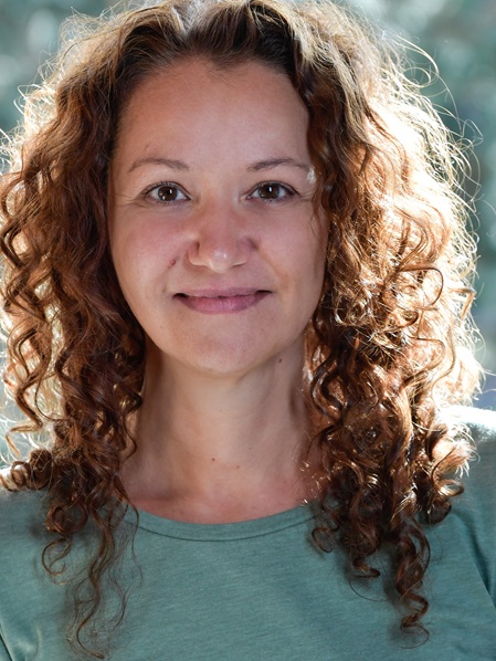 Psychotherapeutin Manuela Scharner – einladend, ruhig und vertrauensvoll; Psychotherapie in 1010 und 1220 Wien sowie online bei Trauer, Beziehungskrisen und seelischen Belastungen.